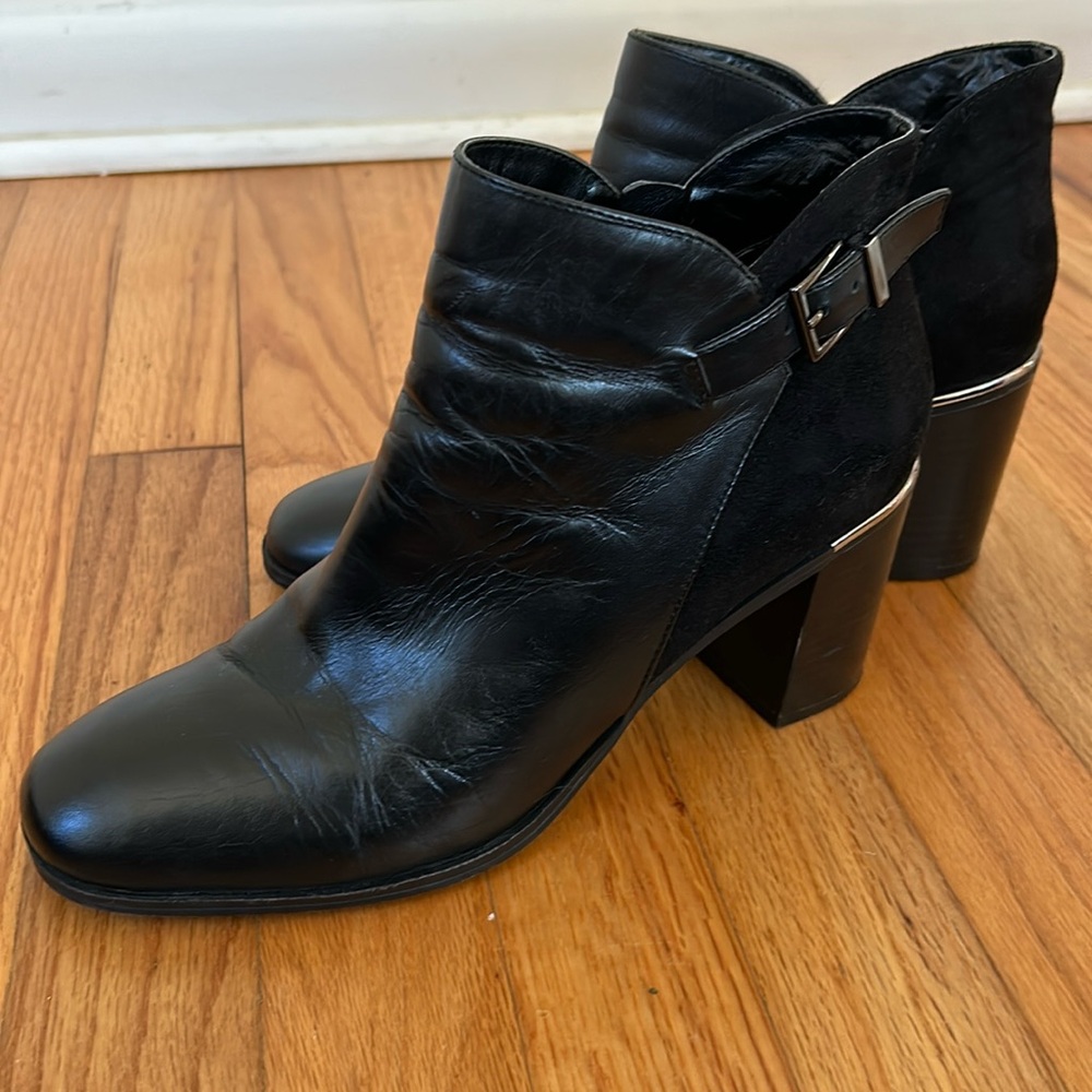 Black Leather ankle bootie by Bandolino, size 9, suede and hardware details.